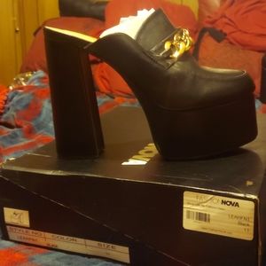 Fashion Nova Heels sz 11